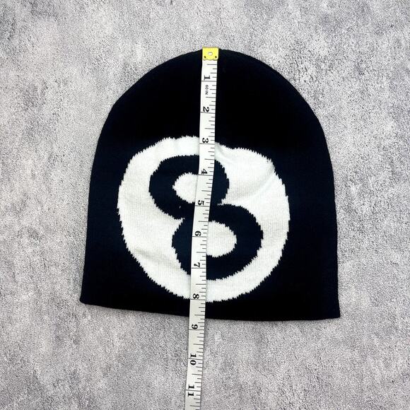 grunge gothic punk black and white 8-ball beanie - Picture 7 of 8